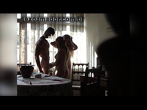 ❤️ Inimbitahan ng mga sex friends ang isang higanteng lalaki at isang threesome kasama niya Porno sa tl.trysex.ru ❤