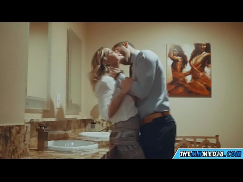 ❤️ Kapag ang isang busty blonde seduces sa isang pampublikong banyo Porno sa tl.trysex.ru ❤